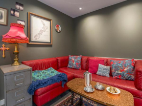 Pass the Keys Lovely 1 Bed Apartment with Parking close to City